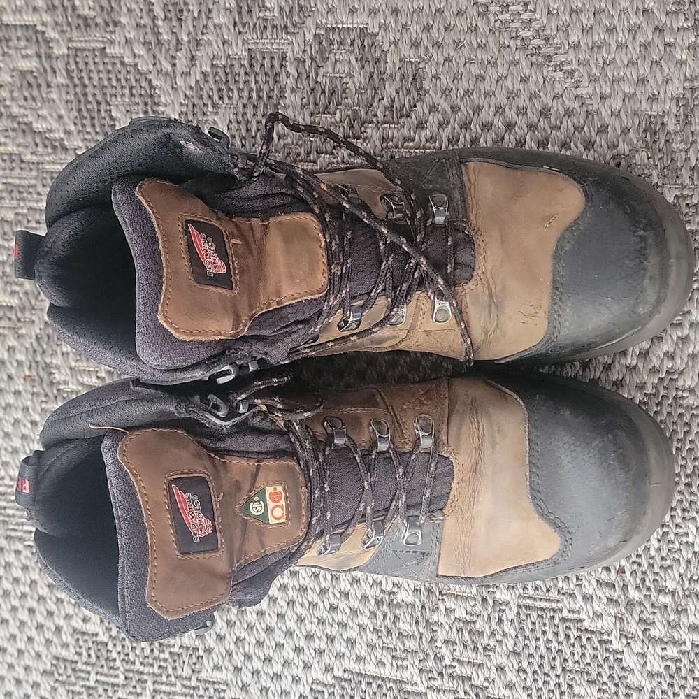 Redwing boots, size 10EE,